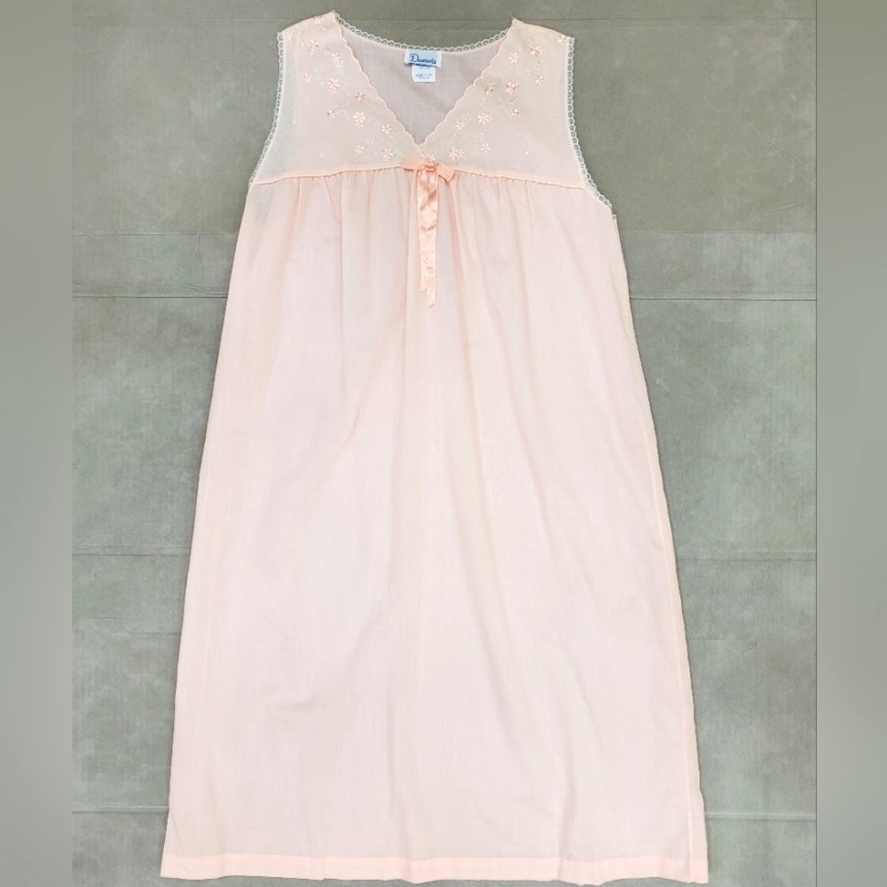 Vintage Damea nightgown women's medium light pink embroidered cottagecore 80's